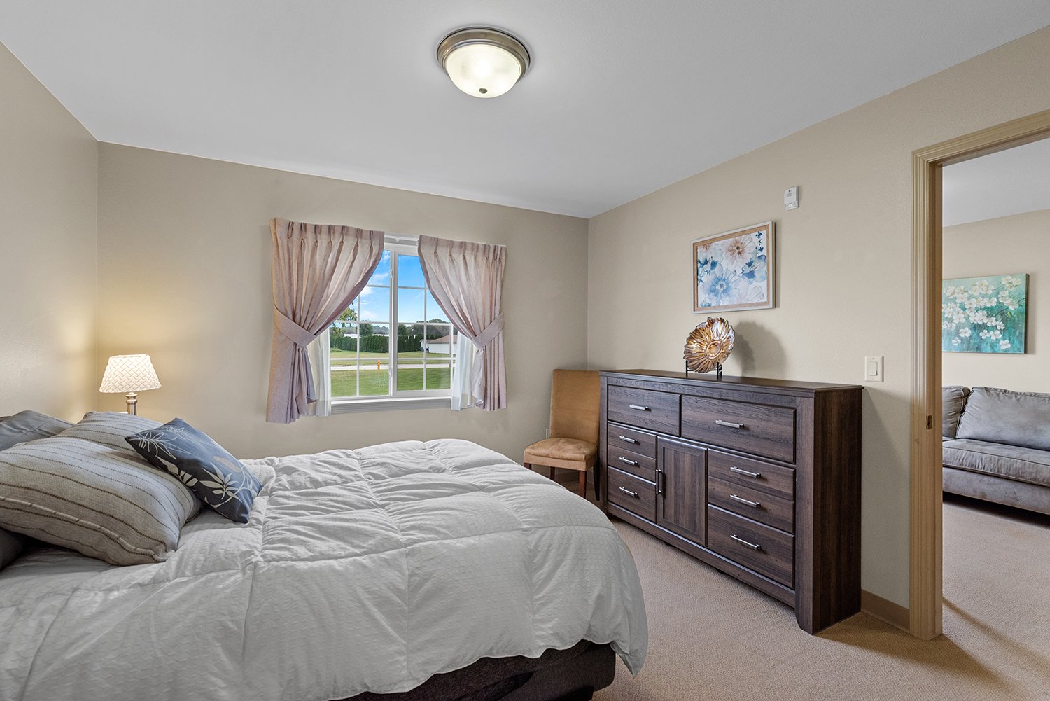 Lake House New Holstein bedroom