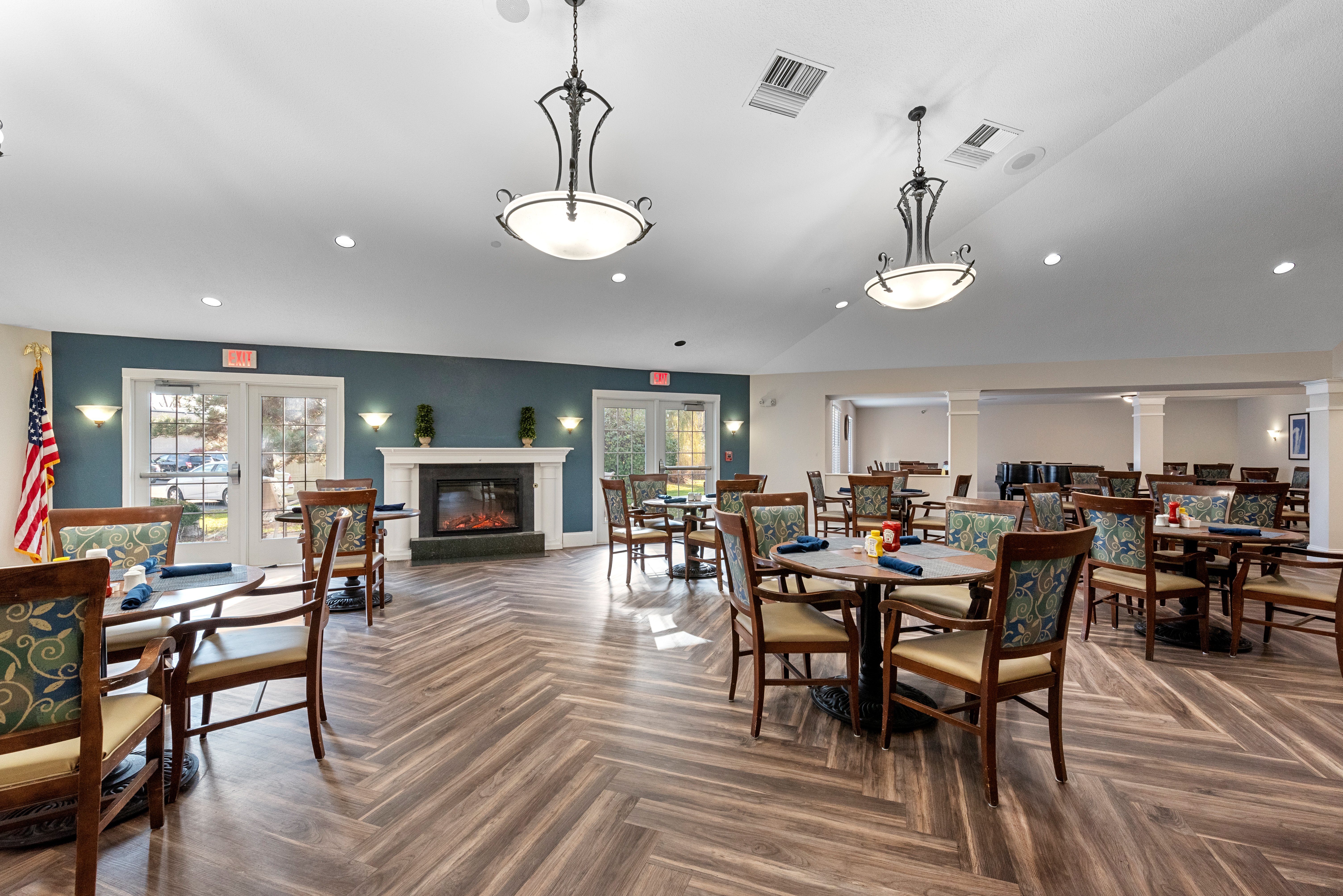 LHMNE_AL_dining_003